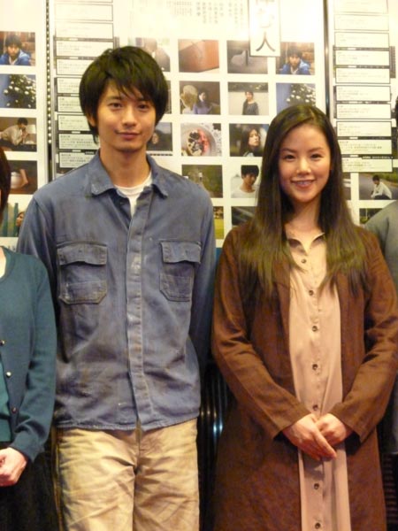 「マスクでかくないですか?」小西真奈美、マスク姿の自撮りショット披露し小顔ぶりに驚きの声続出
