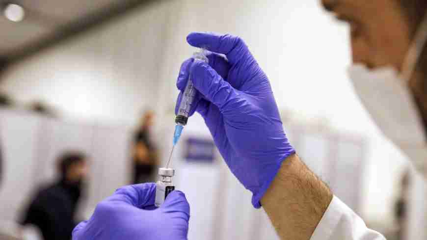 Pfizer shot halts severe illness in Israel as delta variant spreads | The Japan Times