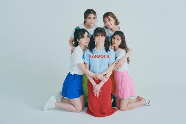 乃木坂46松村沙友理写真集に白石麻衣が登場、撮影テーマは“結婚式”