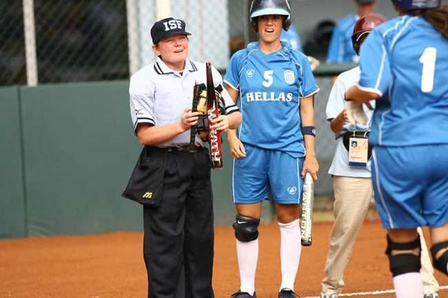 上野由岐子が金属バット粉砕　剛速球にSNS驚愕「初めて見た」「恐るべし」