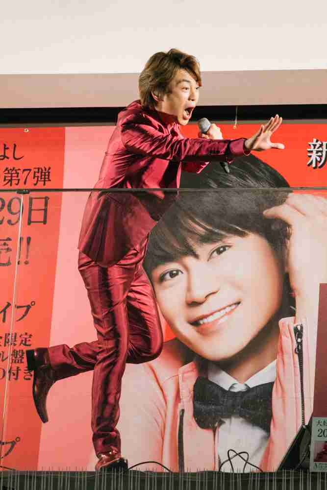 氷川きよし、全身黒レースの美しい“サナギ”姿「もだえる幼虫は蛹から蝶へ」