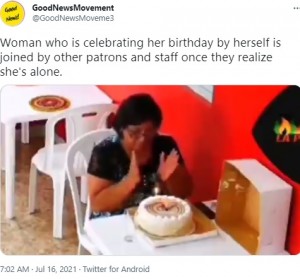 1人で誕生日を祝う女性をレストラン従業員がサプライズで祝福「温かさに涙」