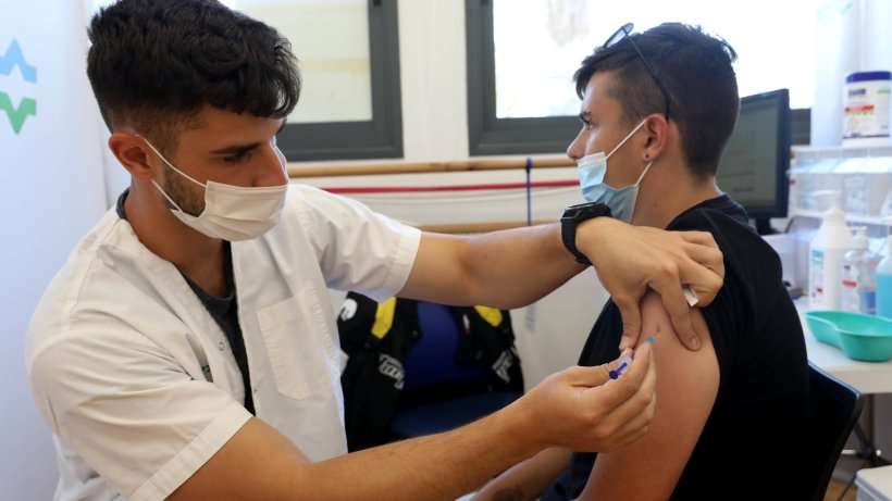 Israel: Geimpfter infiziert Dutzende mit Corona - Fall sorgt für Aufsehen - Berliner Morgenpost 