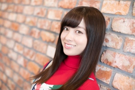 橋本環奈、美デコルテ全開で色気「ギャップ!!」「か、かわいい、透明感」『ar』表紙で“オトナ美”披露 | ORICON NEWS