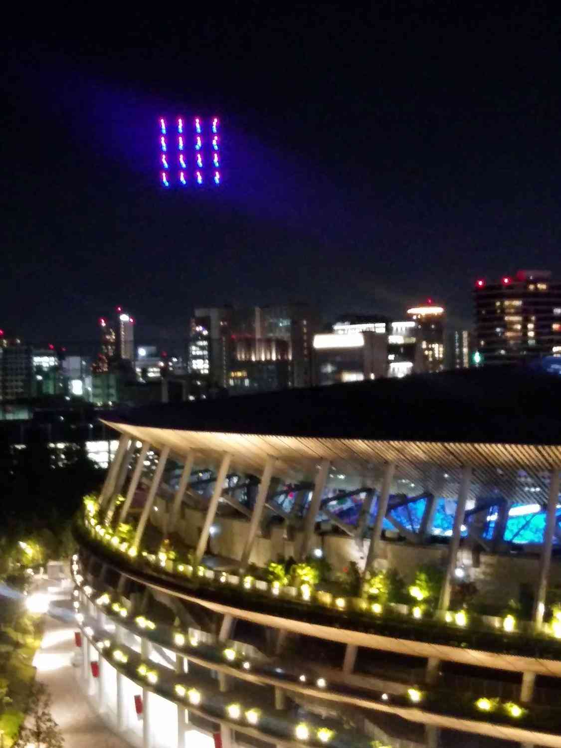 五輪開会式演出か？　会場に響く「ドラクエ」テーマ曲、闇夜のドローン大群（日刊スポーツ） - Yahoo!ニュース