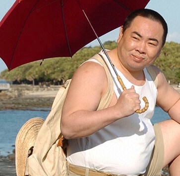タンクトップ姿の女性芸能人の画像を貼るトピ