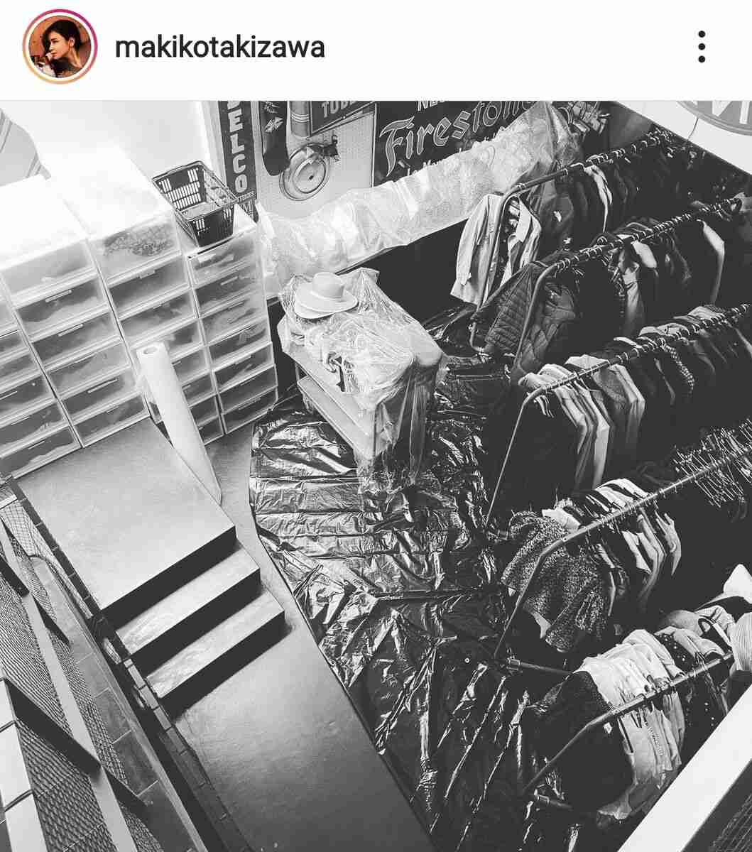 滝沢眞規子、豪華な自宅で大量の服を整理する様子を公開！「想像絶する量」「お店のよう」と驚きの声 : スポーツ報知