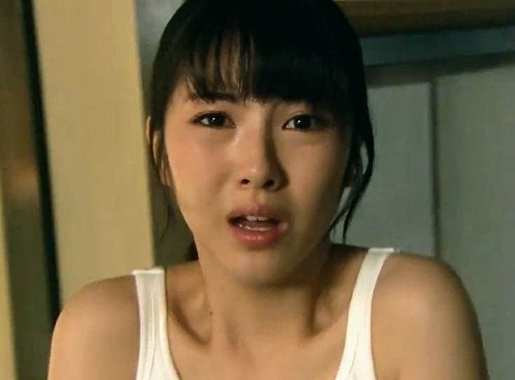 タンクトップ姿の女性芸能人の画像を貼るトピ