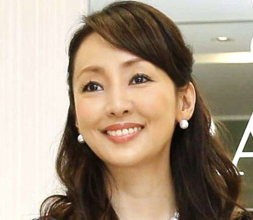 神田うの、長女とおそろいのミニーのミニスカでTDS「こんなに脚長い母娘見たことない」