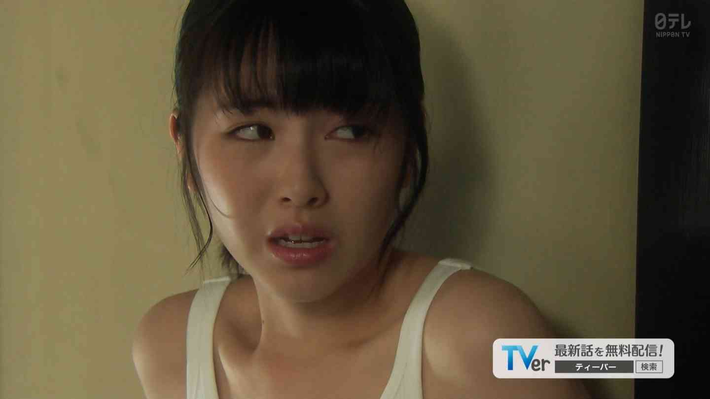 タンクトップ姿の女性芸能人の画像を貼るトピ