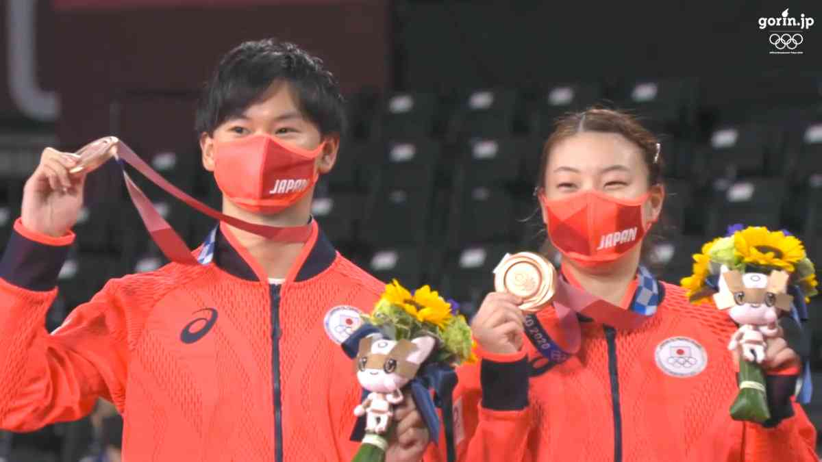 渡辺・東野ペア バドミントン混合ダブルス  表彰式｜gorin.jp 民放オリンピック公式動画サイト