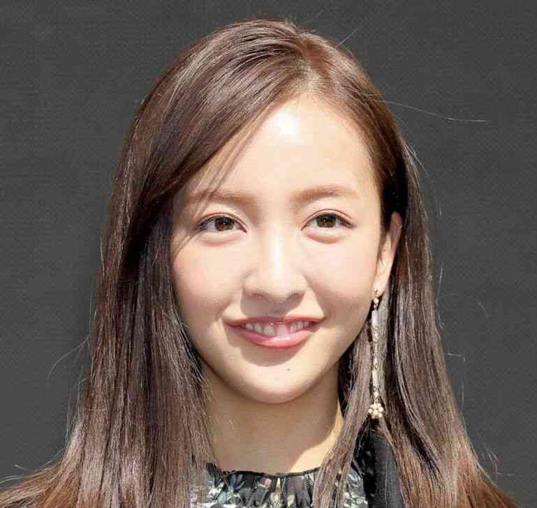 第1子妊娠中の板野友美、ノースリワンピで“オシャレターザン”「妖精爆誕」「可愛い」