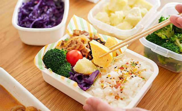 4月10日はお弁当始めの日。全国3万人のお弁当の悩みTOP5を解決！ プロが教えるテクニック集 | ほほえみごはん-冷凍で食を豊かに-|ニチレイフーズ