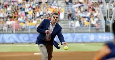 バッハ会長、野球で始球式　28日福島での日本開幕戦 ｜ 共同通信