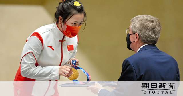 熱気なきメダル授与式　自ら手に取り自身の首に「規制は守る必要が」 - 一般スポーツ,テニス,バスケット,ラグビー,アメフット,格闘技,陸上 [射撃]：朝日新聞デジタル