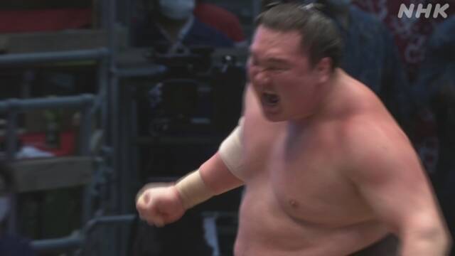 横綱 白鵬が45回目の優勝 照ノ富士との一番制す 全勝で復活 | 大相撲 | NHKニュース