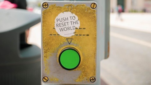 婚活アプリで「トランプ夫人似の金髪美女」から来た怪しいメッセージ