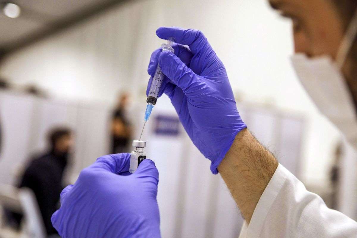 ファイザー製ワクチン、重症化予防に引き続き強い効果－イスラエル - Bloomberg