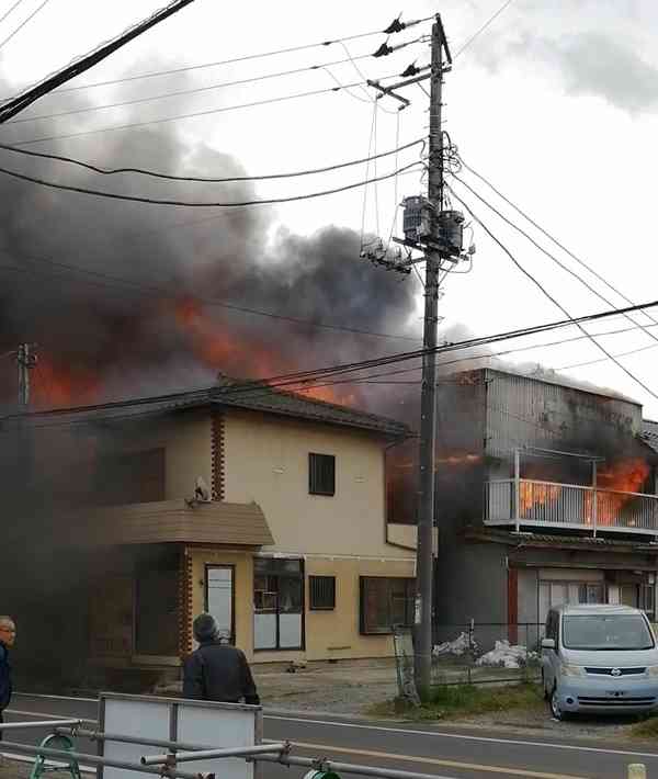 八街で建物火災、強風で15棟焼く　男性1人を搬送（千葉日報オンライン） - Yahoo!ニュース