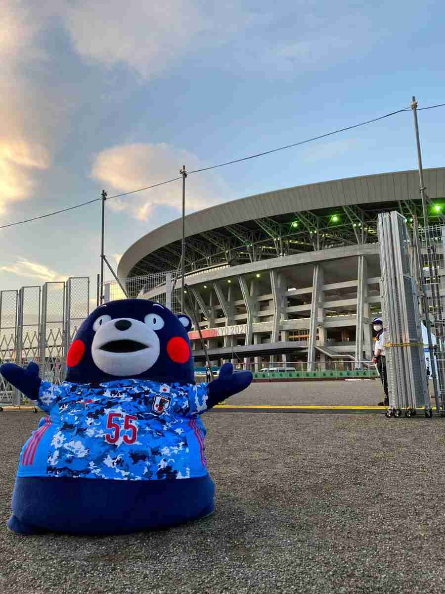 くまモンが「自力」で変色！？藍色くまモンが贈る「すごいエール」