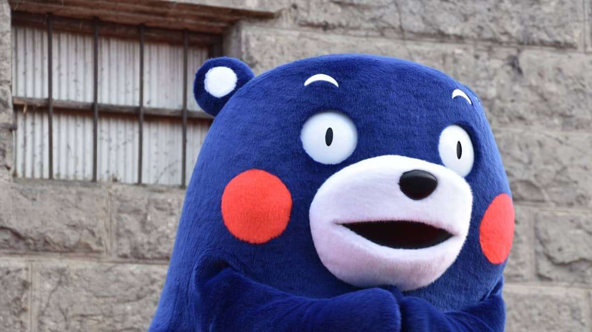 くまモンが「自力」で変色！？藍色くまモンが贈る「すごいエール」 | FRIDAYデジタル