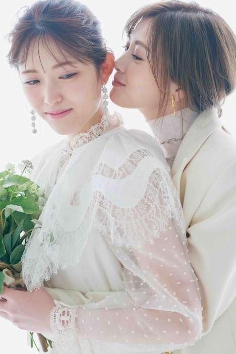 乃木坂46松村沙友理写真集に白石麻衣が登場、撮影テーマは“結婚式”