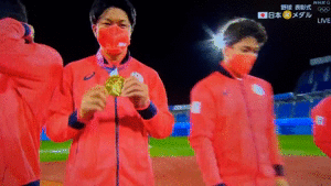 【野球】大野雄大が亡くなった木下雄介さんに優勝報告、金メダルを空に