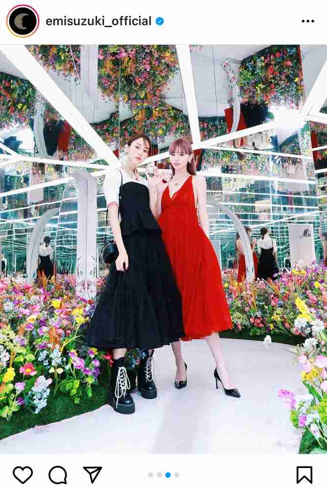 鈴木えみ　真っ赤なドレス姿で桐谷美玲との2ショットに「花より美しい」「お二人とも美しすぎます」の声