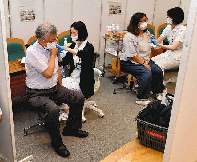 コロナワクチン「打たない自由」はない？　接種は「努力義務」なのに…差別、偏見、同調圧力：東京新聞 TOKYO Web