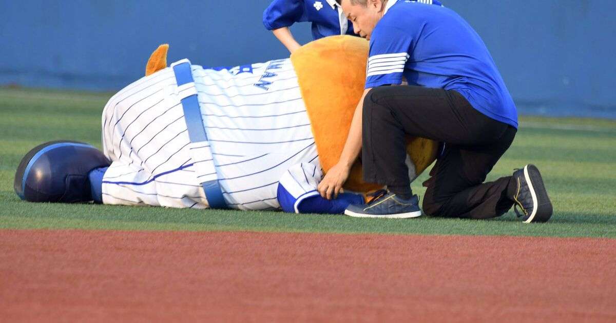横浜DeNAベイスターズのスターマンが熱中症でダウン「ネタっぽくないし大丈夫か、他のマスコットも心配」 - Togetter