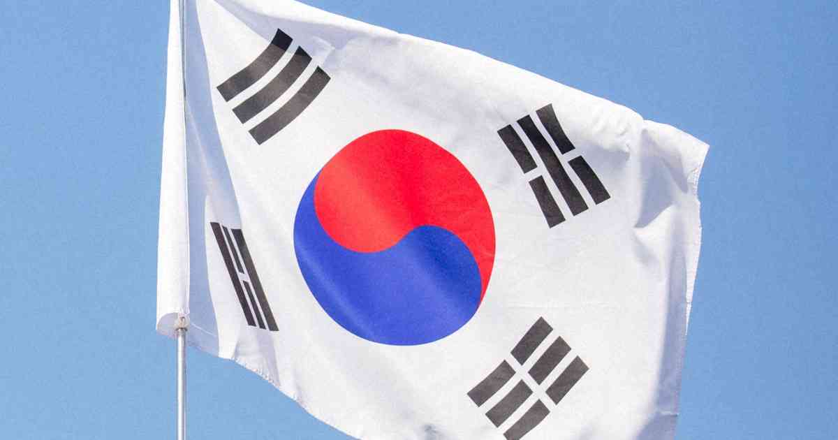 韓国、岸防衛相の靖国参拝に抗議「信頼関係を毀損」 | 毎日新聞