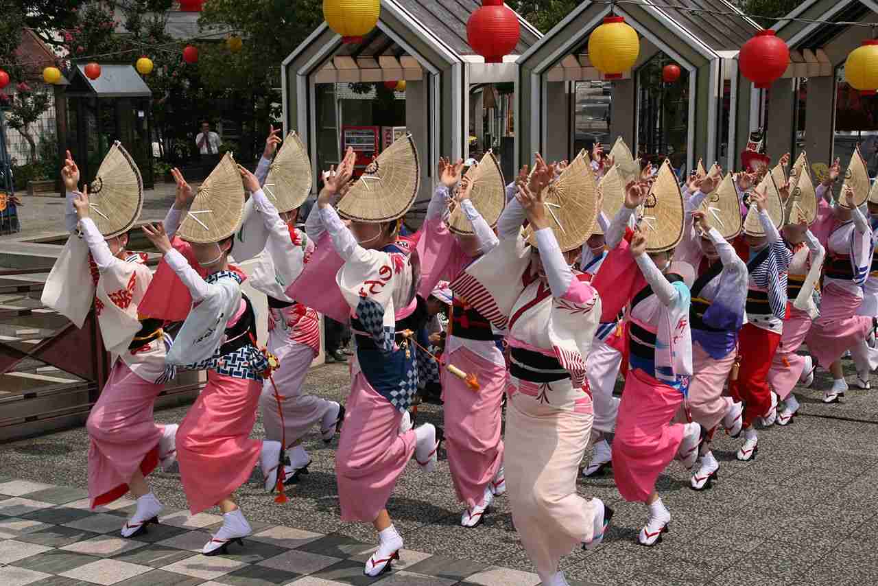 高円寺阿波おどり、“演舞はマスク着用NG”！巨大な密イベントが強行開催へ | 週刊女性PRIME