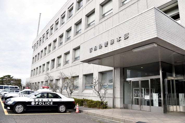 マスクつけず来店の女、警備員が注視していると…店頭のマスク盗んで着用 : 社会 : ニュース : 読売新聞オンライン