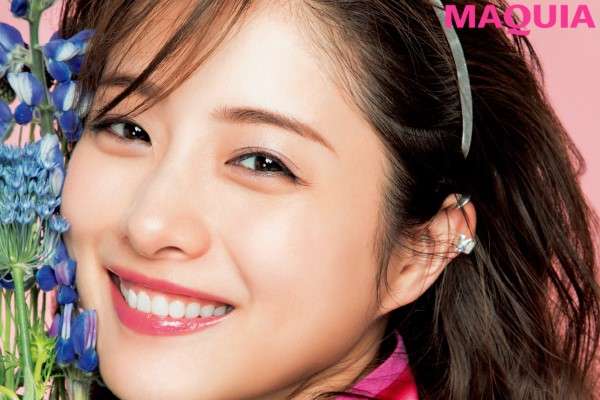 石原さとみさんにインタビュー! 最近の私的美容ヒットは「ユルさのない強めモードなメイク」 (MAQUIAメイク) - LINE NEWS
