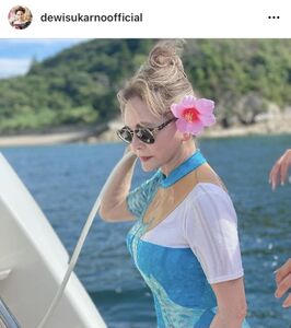 デヴィ夫人、瀬戸内海バカンスでエレガントな水着姿「日本でもニースの雰囲気」「美しい」
