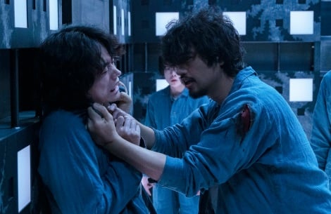 映画『CUBE 一度入ったら最後』謎の立方体に閉じ込められた人たちの場面写真解禁