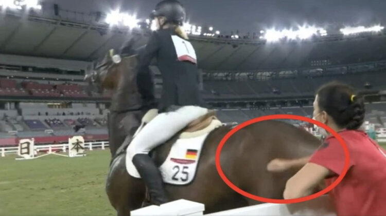 東京五輪「馬への虐待行為」で海外SNSが大炎上…近代五種女子でドイツコーチが障害を跳ばない馬を殴って追放処分