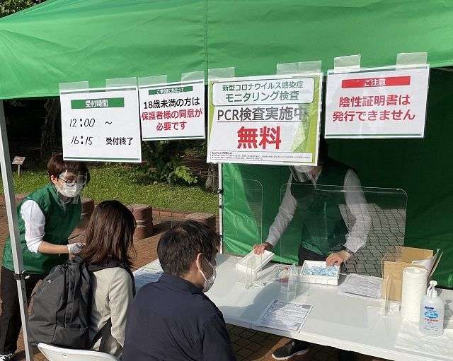 東京都のモニタリング検査、コロナ陽性率が2ヶ月で18倍に…感染気付かず出歩く人が急増：東京新聞 TOKYO Web