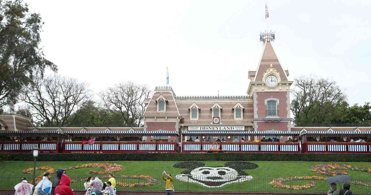 ディズニー、米テーマパークに優先搭乗の有料サービス導入へ｜シネマトゥデイ