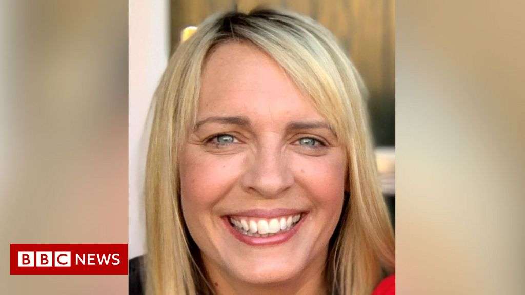 Lisa Shaw: Presenter's death due to complications of Covid vaccine - BBC News