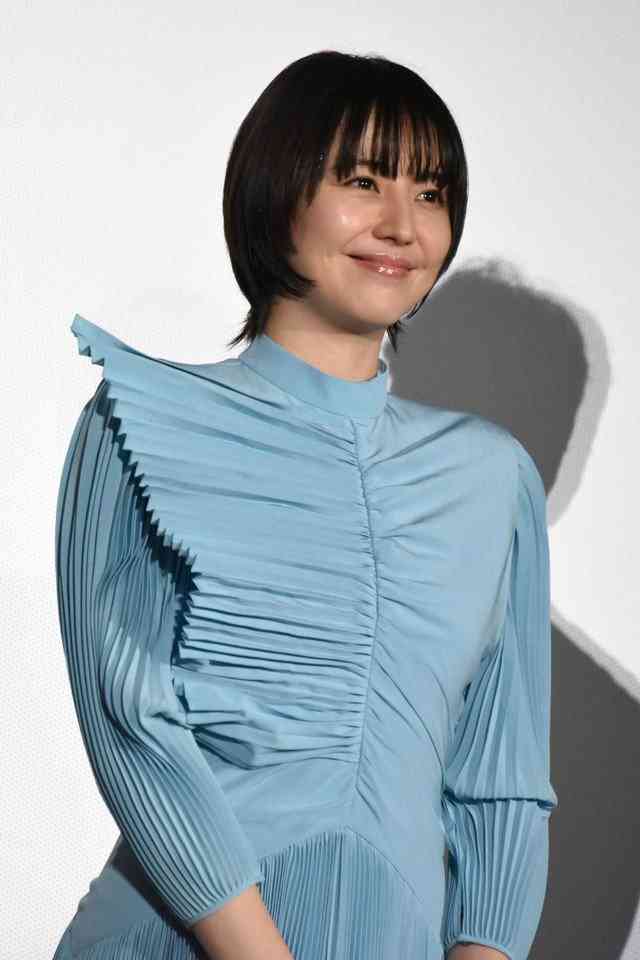 女優の舞台挨拶衣装を貼るトピPart5