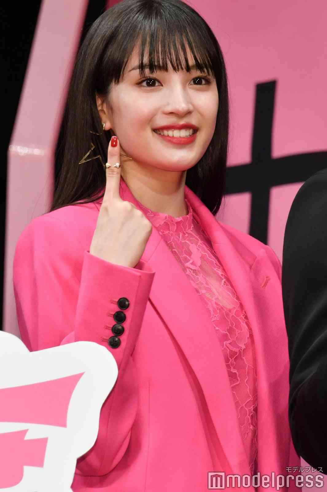 女優の舞台挨拶衣装を貼るトピPart5