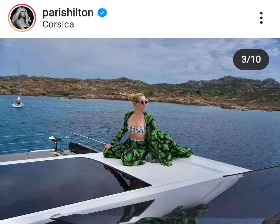 パリス・ヒルトン、豪華クルーザーで40歳の美ボディを大胆披露「人魚の女神」「美しい」