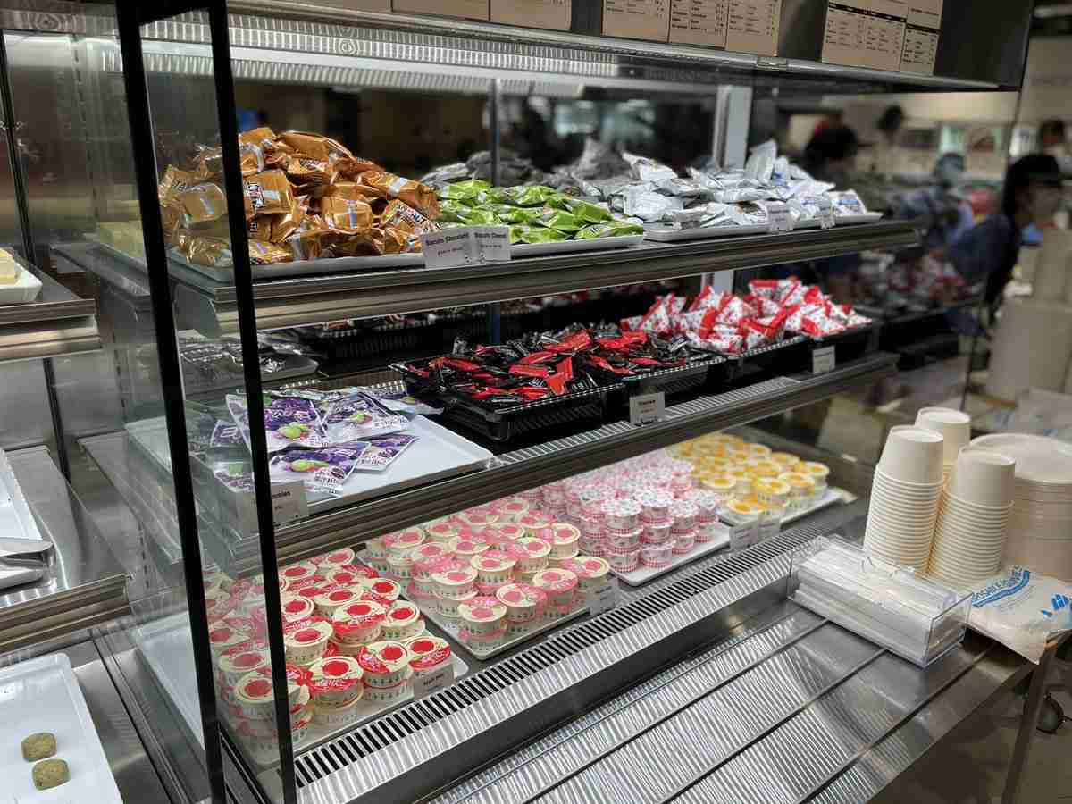 五輪選手村、日本のお菓子が大好評　スイーツコーナーには「意外過ぎる」食品も