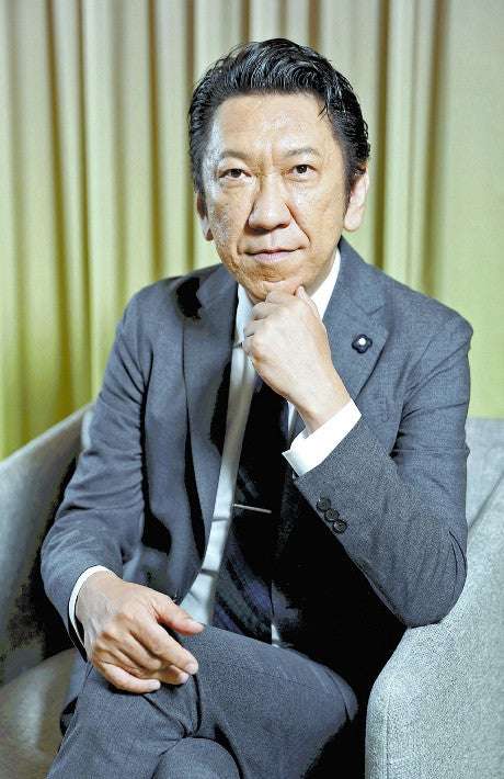 来年還暦の布袋寅泰、BOOWY時代から変わらぬ「スタイル」…若い頃は「嫌なやつでした」