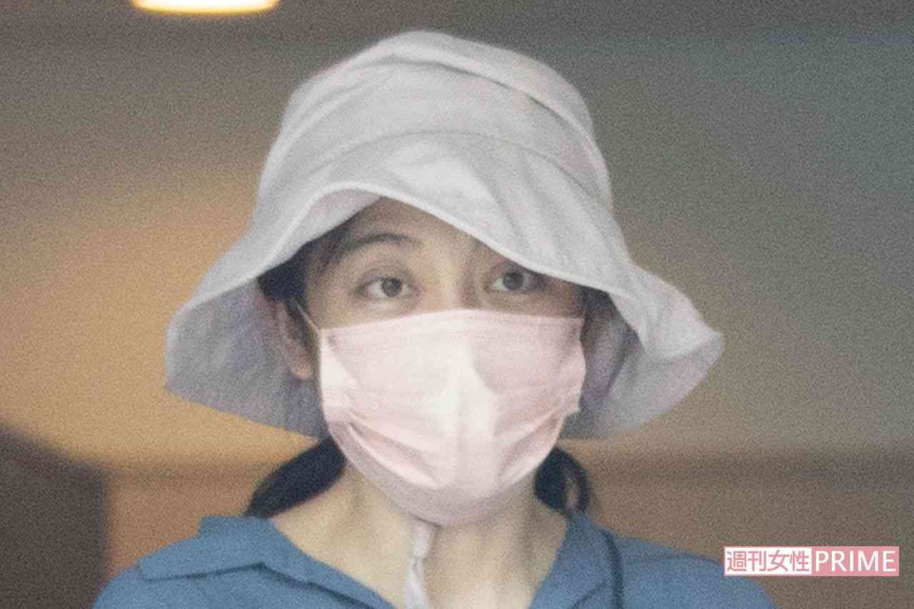 熊田曜子、高級マンションから「家賃も広さも半分」の家に引っ越した切実な内情 | 週刊女性PRIME