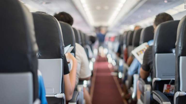 CNN.co.jp : マスク拒否、乗務員に暴行　米航空当局、暴れる乗客３４人に総額５８００万円の罰金