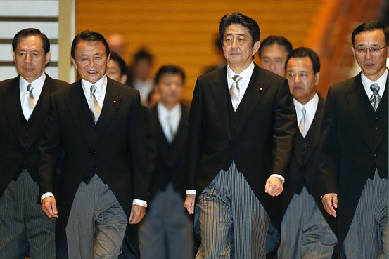 「安倍晋三の私服」と「鳩山由紀夫の私服」ｗｗｗｗ