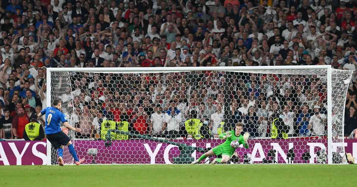 新型コロナ: サッカー欧州選手権で6000人超感染　英、決勝など8試合: 日本経済新聞