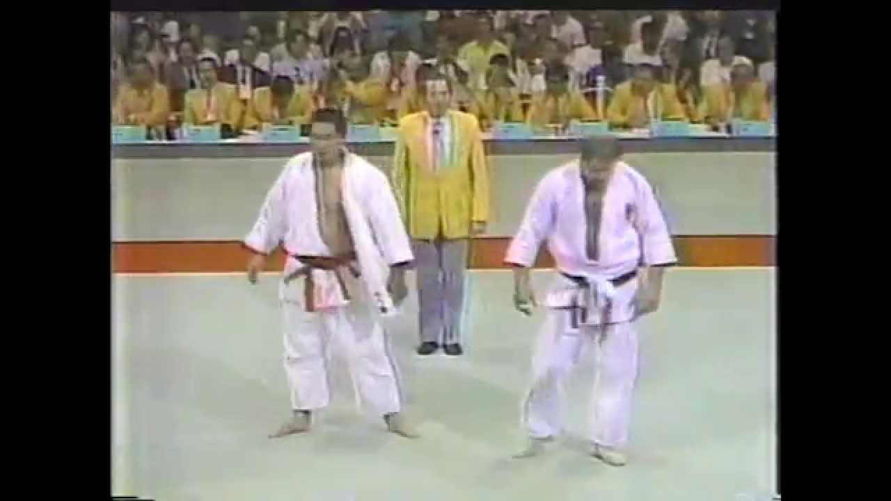山下泰裕　　　（84`ロサンゼルス五輪） - YouTube